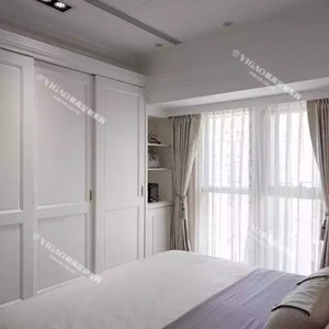 你選到頂?shù)亩ㄖ埔鹿襁€是不到頂?shù)亩ㄖ埔鹿?>

                        <h4><font>你選到頂?shù)亩ㄖ埔鹿襁€是不到頂?shù)亩ㄖ埔鹿?/font><span>2016-08-06</span></h4>

                        <p>定制衣柜的時(shí)候，你有注意到么？有的人定制衣柜是到頂?shù)囊鹿瘢怯械亩ㄖ频囊鹿竦捻斁碗x房頂還有一部分距離。很多人在定制衣柜的時(shí)候都會有一個(gè)糾結(jié)，衣柜是到頂好還是不到頂好呢？小編為大家總結(jié)了一些定制衣柜到頂與不到頂?shù)膬?yōu)缺點(diǎn)，以便大家更好的選擇。</p>

                        <a href=