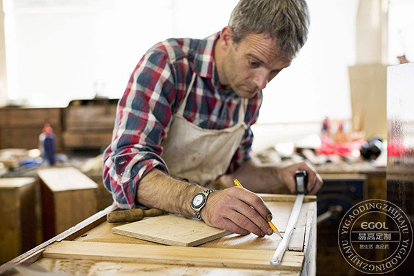  夏天，實(shí)木家具應(yīng)該如何保養(yǎng)