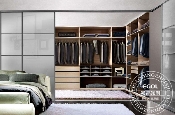 品牌定制衣柜有哪些優(yōu)勢？
