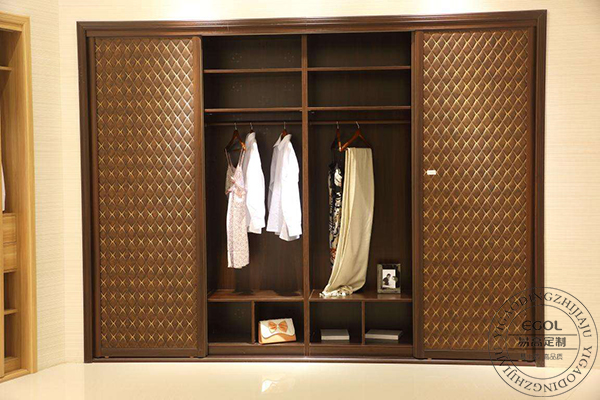 整體衣柜移門(mén)清潔保養(yǎng)有哪些小妙招？