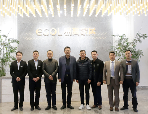  萬華生態(tài)板業(yè)股份有限公司總經(jīng)理、萬華禾香板業(yè)有限責(zé)任公司董事長于文杰一行蒞臨易高家居