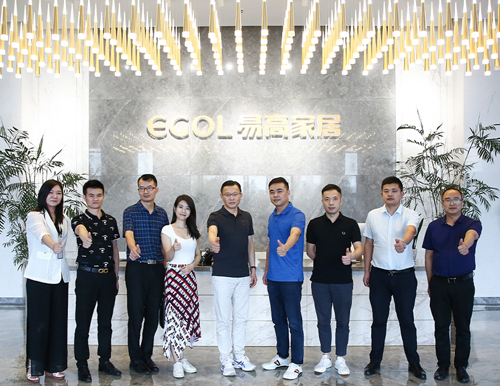  廣東定制家居協(xié)會(huì)秘書(shū)長(zhǎng)曾勇一行到訪易高家居參觀交流