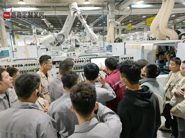 易高家居生產(chǎn)專項(xiàng)內(nèi)訓(xùn)會(huì)