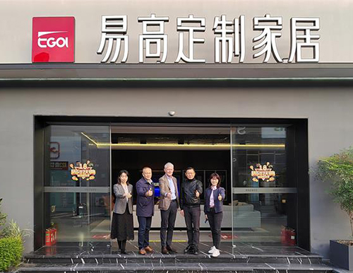 歡迎奧地利愛格市場(chǎng)總監(jiān)Georg Prager、愛格中國(guó)總經(jīng)理陳艷敏、上海惟嘉經(jīng)貿(mào)有限公司董事長(zhǎng)吳敏一行蒞臨易高家居參觀考察！