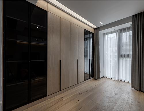 如何設(shè)計(jì)一個(gè)美觀實(shí)用的衣帽間？